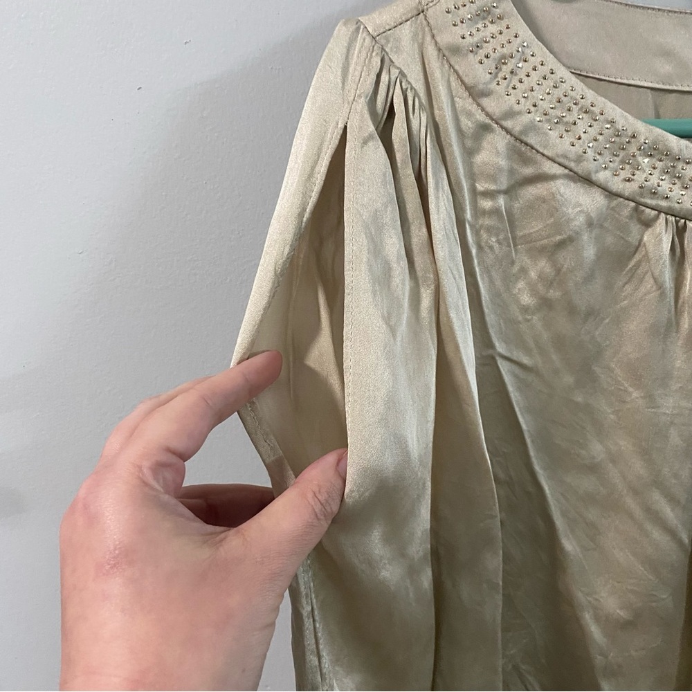 White House Black Market Champagne Silk Blouse With Beautiful Details SZ 6 - Picture 5 of 10